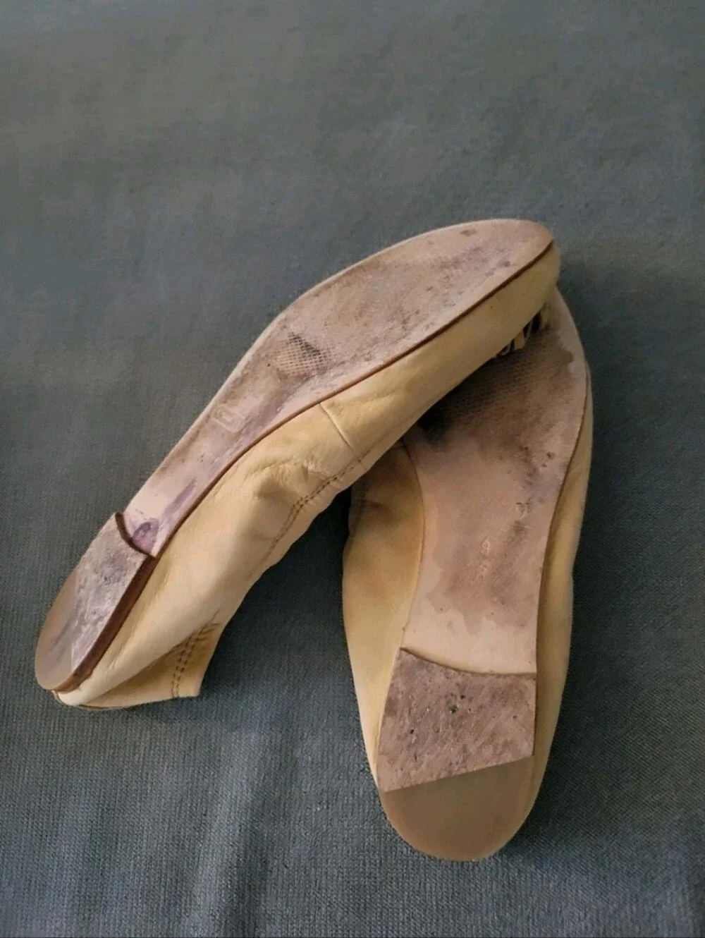 Vintage Y2k Coach Suede Leather Ballet Flats Ariza Khaki Tan Fringe Medallion 9